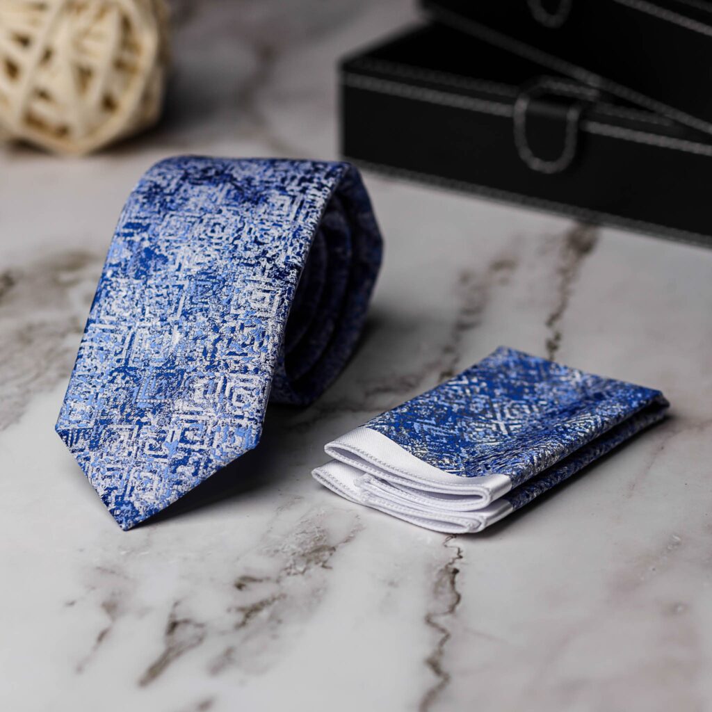 Kék Fehér Mintás Nyakkendő + Díszzsebkendő