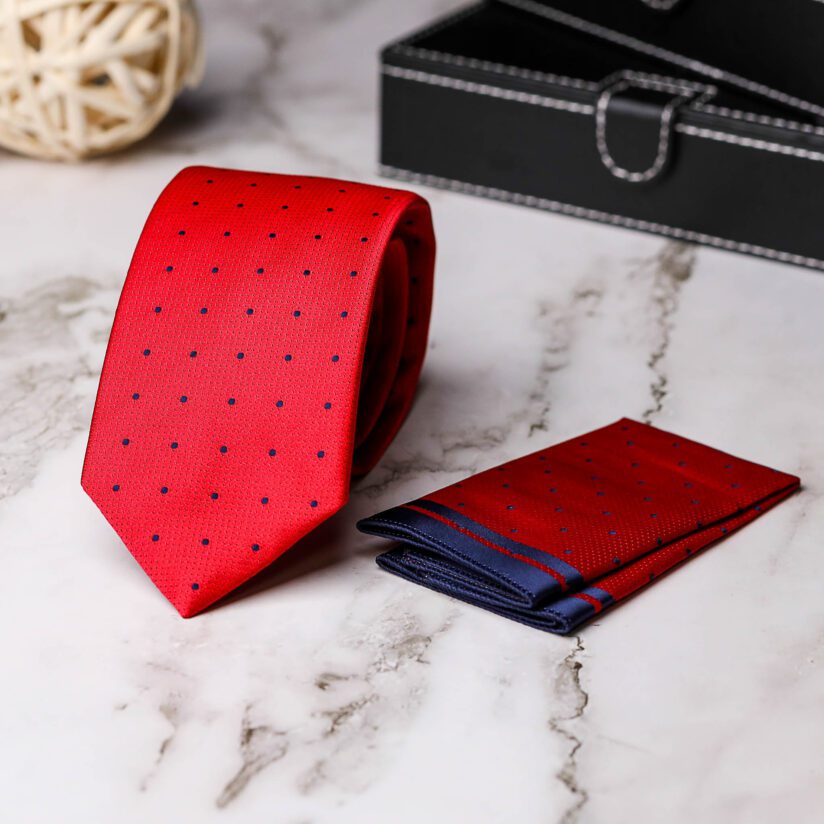 Piros, Kék Pöttyös Nyakkendő + Díszzsebkendő