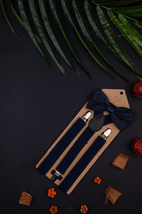 Sötétkék Nadrágtartó Csokornyakkendővel