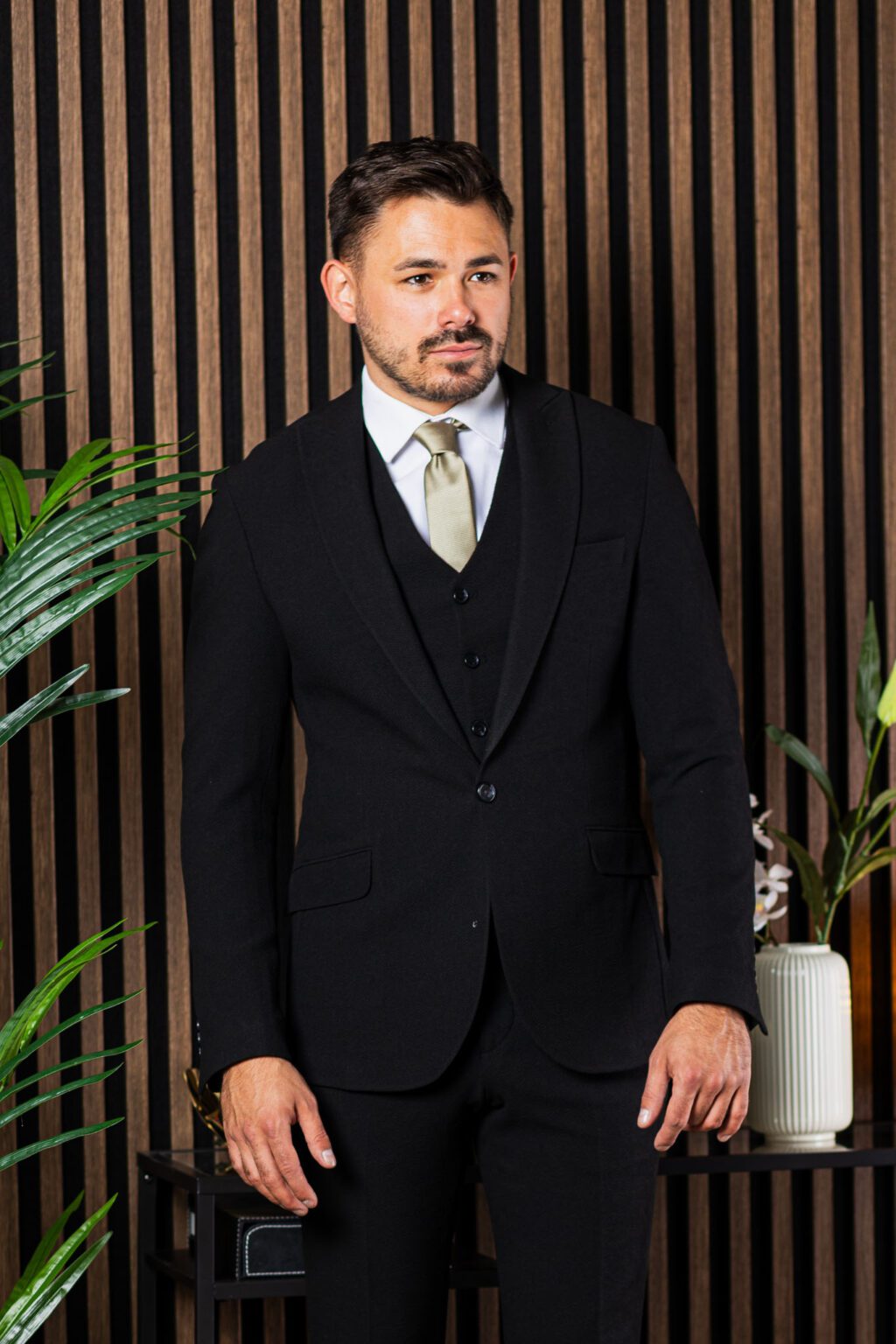 Fekete Háromrészes Slim Öltöny